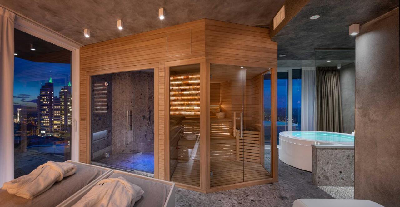 J44 Lifestyle Hotel Lido di Jesolo Kültér fotó A modern Finnish sauna