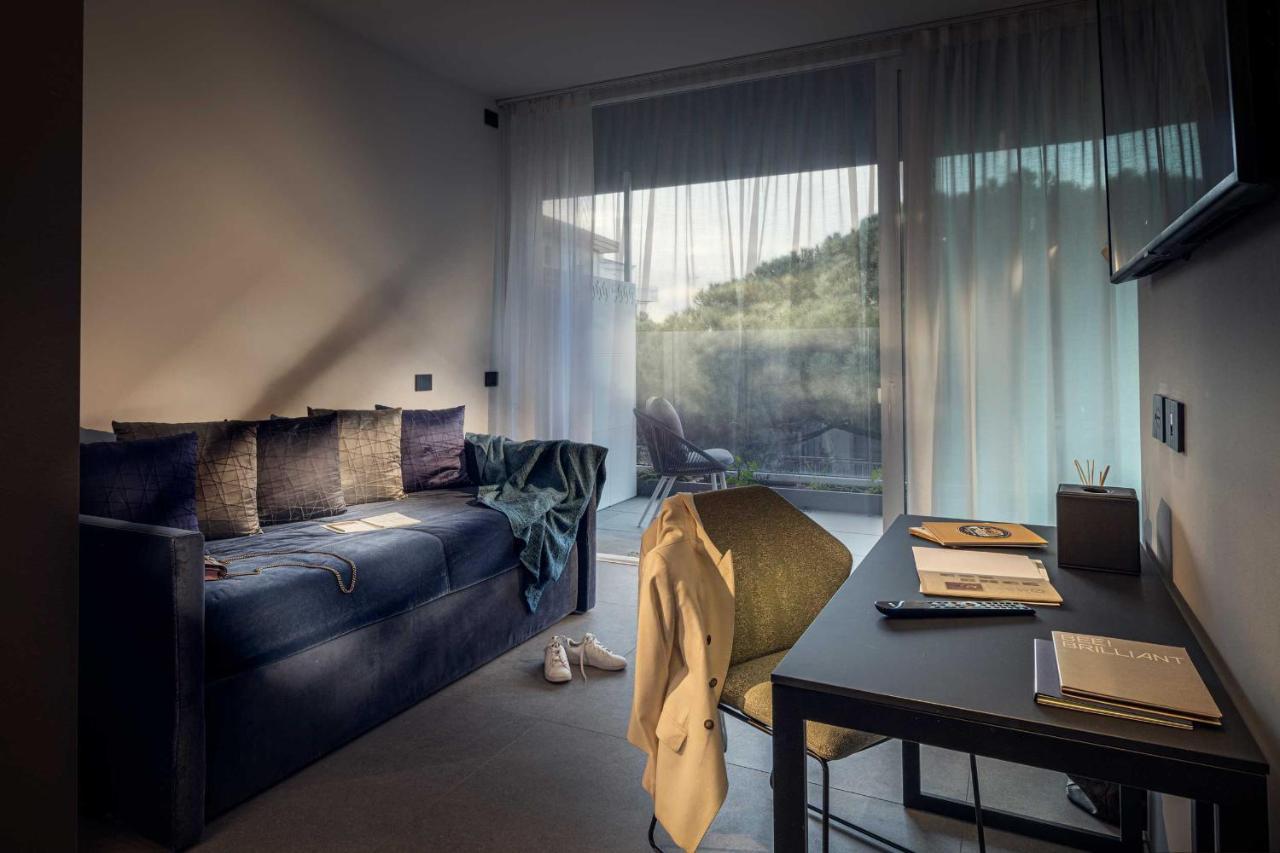 J44 Lifestyle Hotel Lido di Jesolo Kültér fotó A room at the hotel