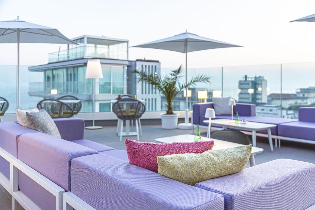J44 Lifestyle Hotel Lido di Jesolo Kültér fotó The rooftop bar