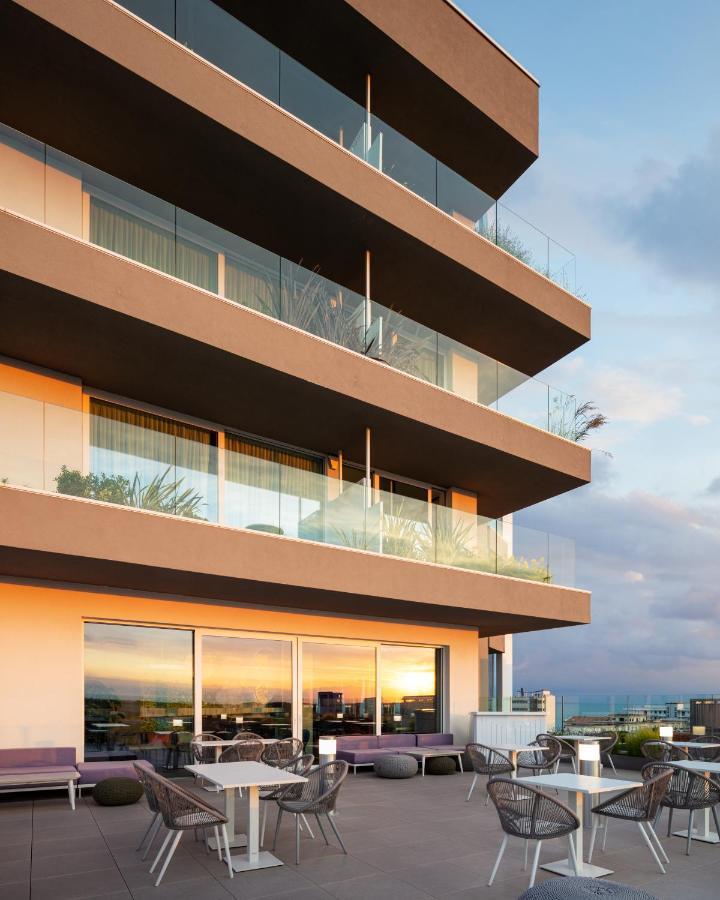 J44 Lifestyle Hotel Lido di Jesolo Kültér fotó The 3D rendering of the building