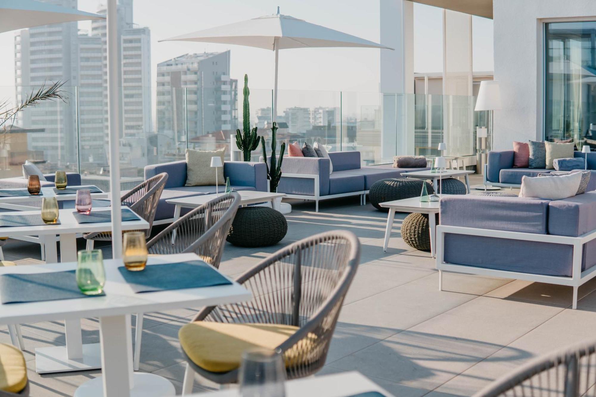 J44 Lifestyle Hotel Lido di Jesolo Kültér fotó Skyline