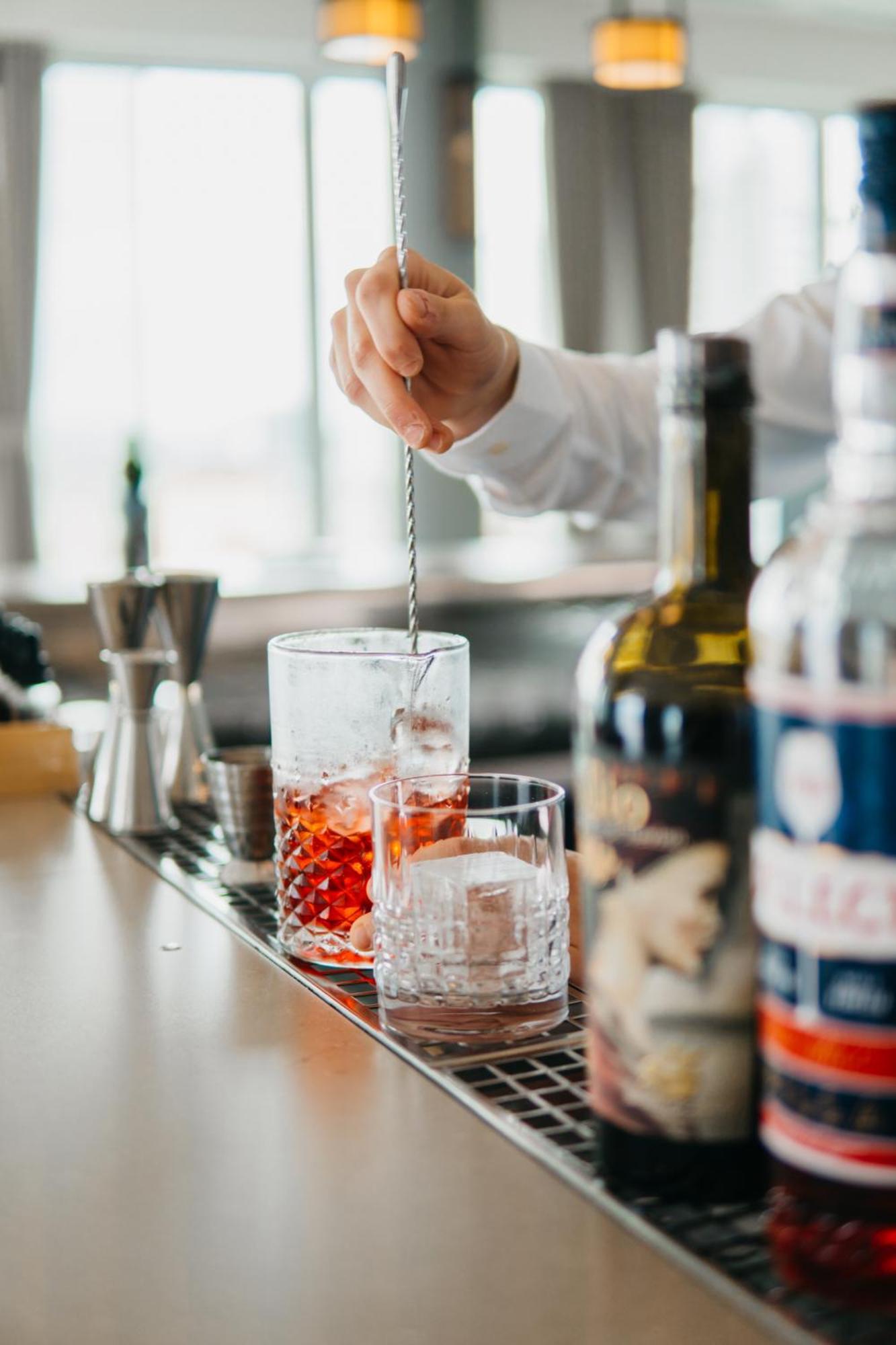 J44 Lifestyle Hotel Lido di Jesolo Kültér fotó A bartender stirring a cocktail